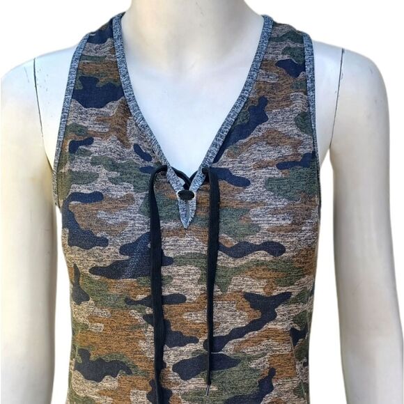 610933....Camo Design Tank Top Size Small - Picture 2 of 5